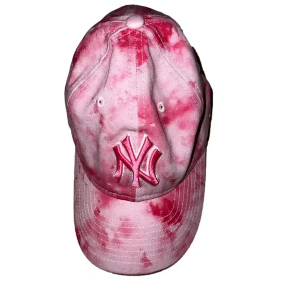 Nwt- Show your Yankees pride in this official MLB merchandise youth baseball cap