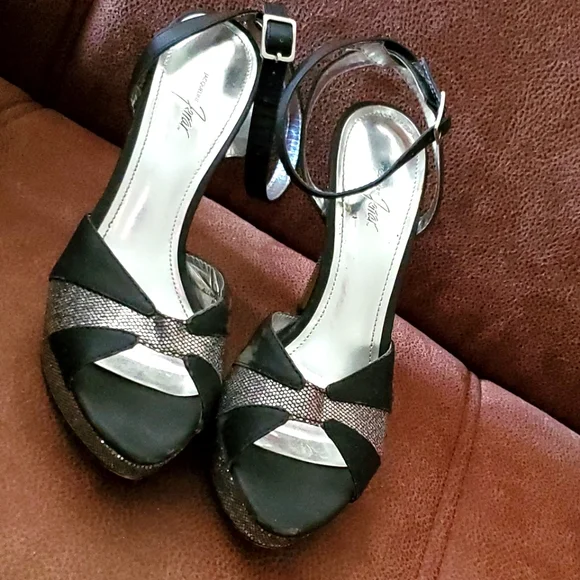 Jacqueline Ferrar dressy sandals black, silver 8