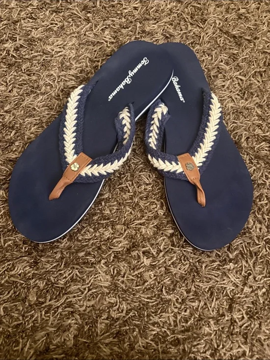 Tommy Bahama size 8 1/2 Navy and Cream Braided Strap Flip Flops with Brown