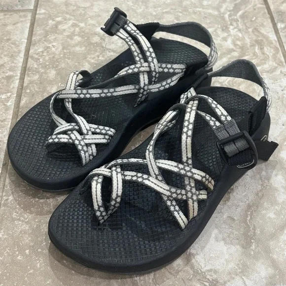 Chaco Z Cloud 2 Womens 6 Black White Strappy Athletic Toe Loop Sandals Vibram