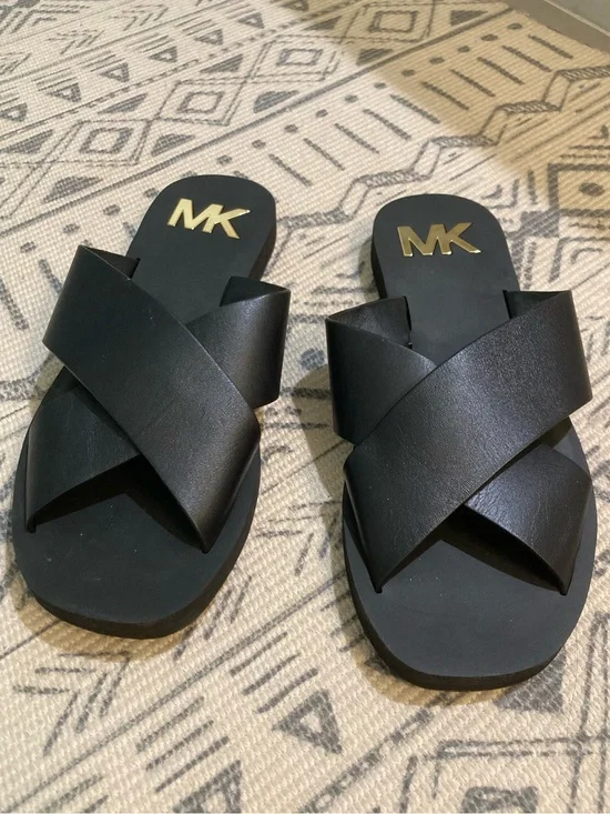 Michael KORS Black Leather Glenda Slide Sandals Gold details size 8