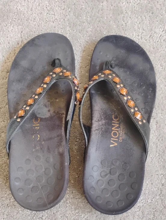 Vionic Black Sandal Thongs with Brown Gem Accents. Women's 8.