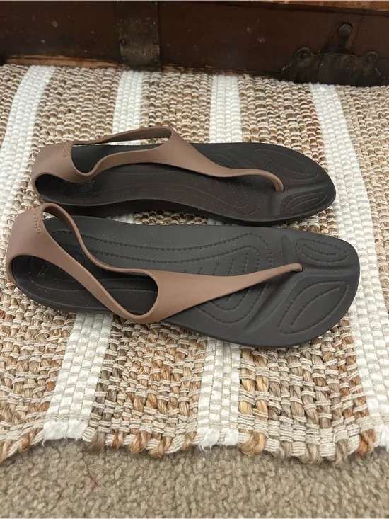 CROCS Women's Brown & Black Slingback Thong Sandals