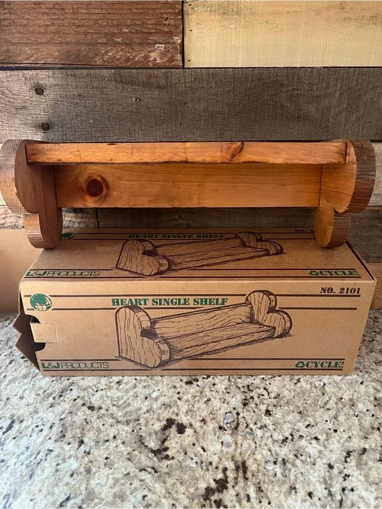 NIB Rustic Pine Heart Single Shelf