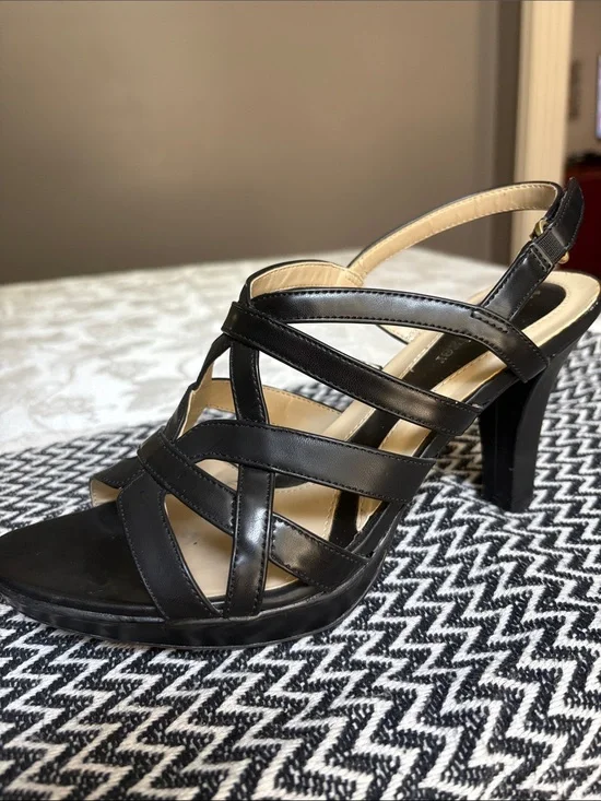 Naturalizer Delma Black Strappy Slingback Heel Sandal 10M