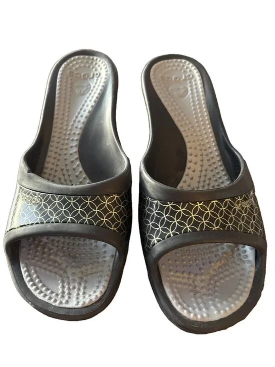 Crocs Sassari Slide Wedge Sandals Black Gold Geometric Comfort Shoes sz 9 EUC