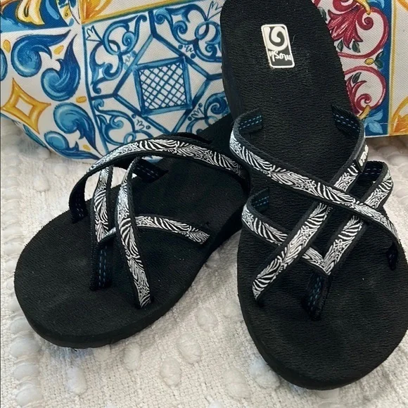 COPY - Teva Sandals…. Black and White