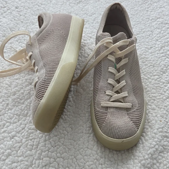 Rothy’s The Lace Up Sneaker Beige Knit Sneakers Step out in style with these chi