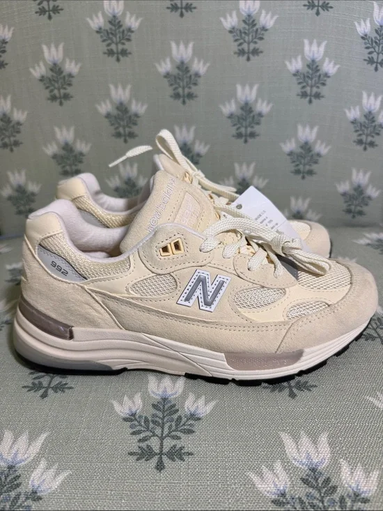 New Balance 992 Neutral Cream/Beige Sneakers