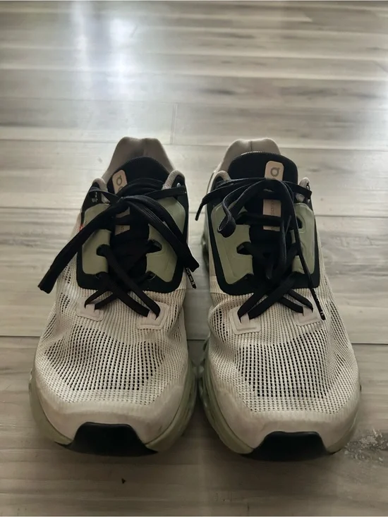 On Cloudmonster Running Shoes White/Black Women’s Size 7.5