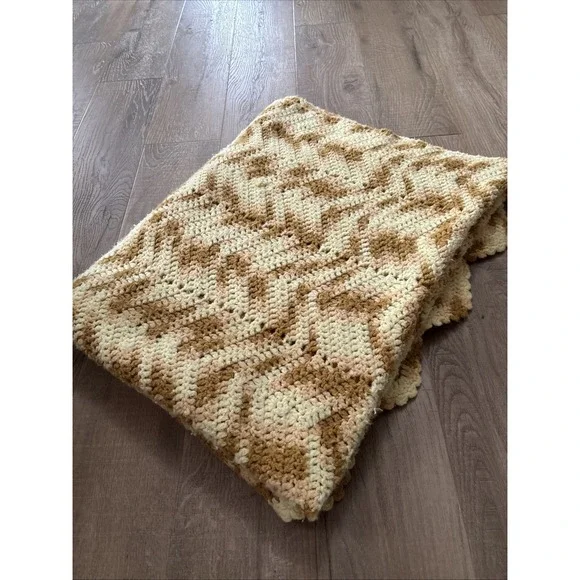 Vintage Cozy Crocheted Chevron Throw Blanket Afghan Tan Gold Yellow 68x43