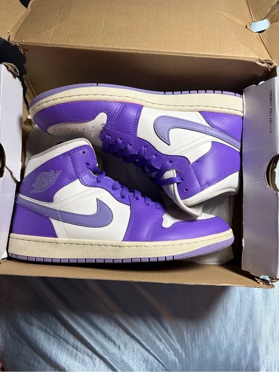 Nike Mid-Top Sneakers - Purple & White