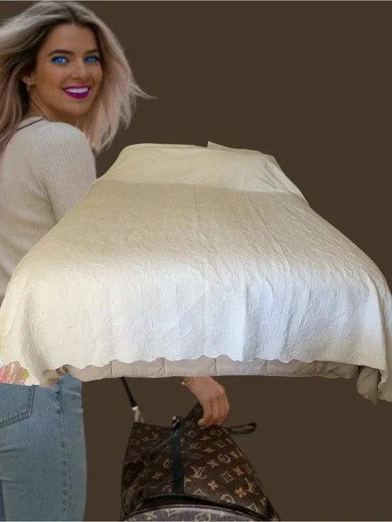 Cream Scallop-Hem Cotton Textured Bedspread