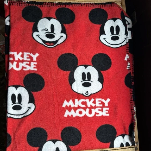 Disney Red/White/Black Mickey Mouse Face Throw Blanket 39 X 49 Inch