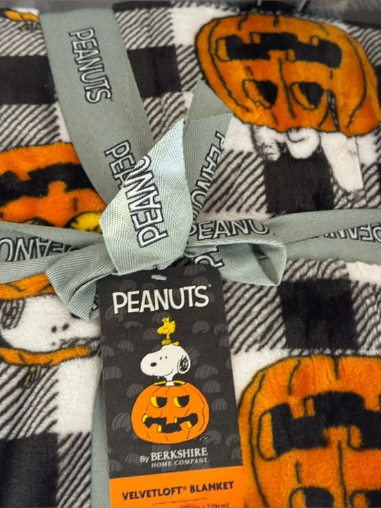 Peanuts Orange & Black Pumpkin Plaid Fleece Throw