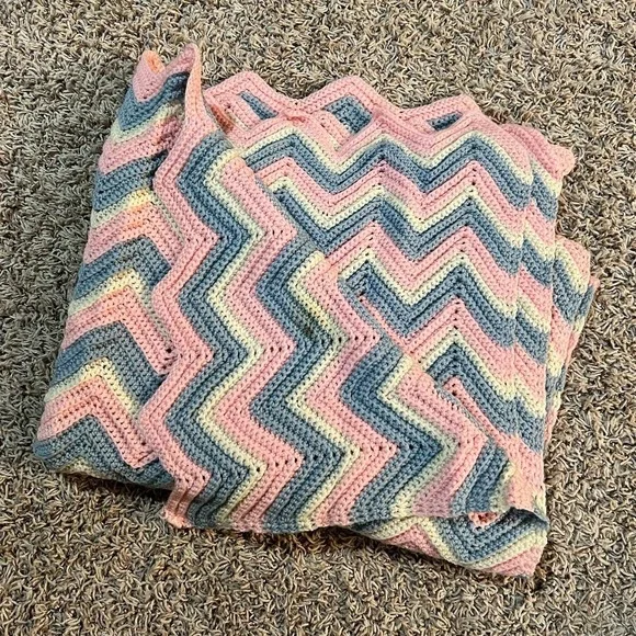 Handmade Vintage 1965 Chevron Baby Afghan Pink Blue White 52