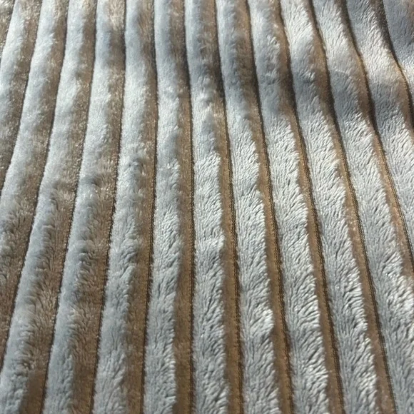 Luxurious Striped Bedding Set