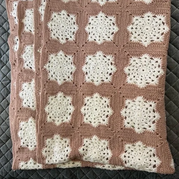 Handmade Afghan Crochet Blanket Granny Square Mauve White Cottage Boho Cozy Home