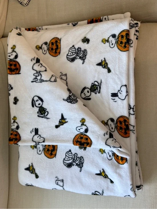 King Size Peanuts Snoopy Halloween Plush Throw Blanket