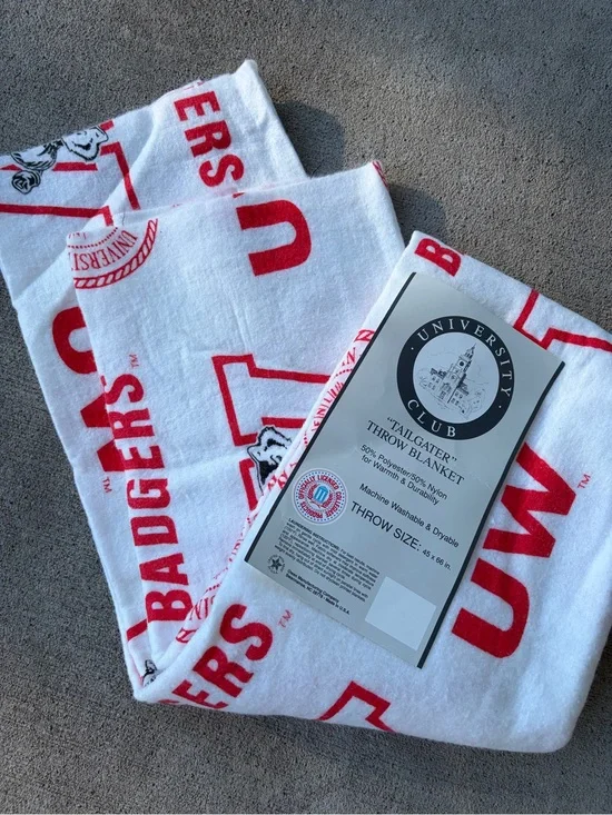 University Club Tailgater throw blanket university of Wisconsin Bucky badger NWT