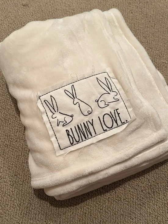 Bunny Love Cream Blanket - Soft Plush