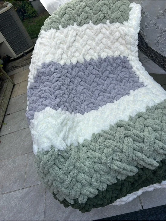 Plush Colorblock Chunky Knit Throw Blanket — Sage, Gray & White