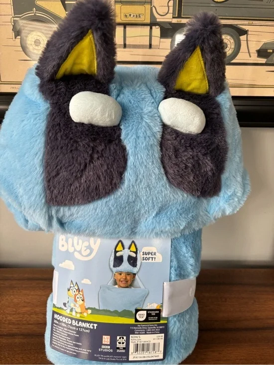 Brand NEW Bluey Hooded Blanket Kids 30x50