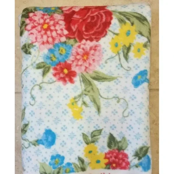 The Pioneer Woman Sweet Rose Floral Fleece Fabric‎ 2 yards for Blanket Throw NEW