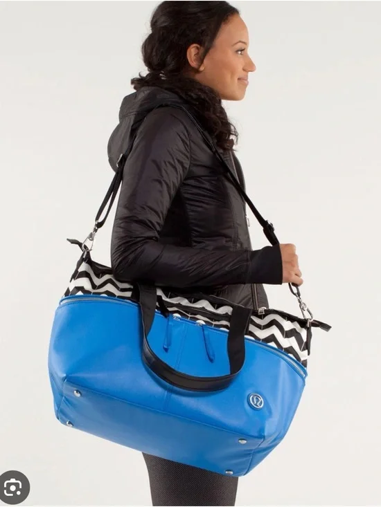 Lululemon Take Me With You Tote- Arrow Chevron Polar Cream Black/Beaming Blue