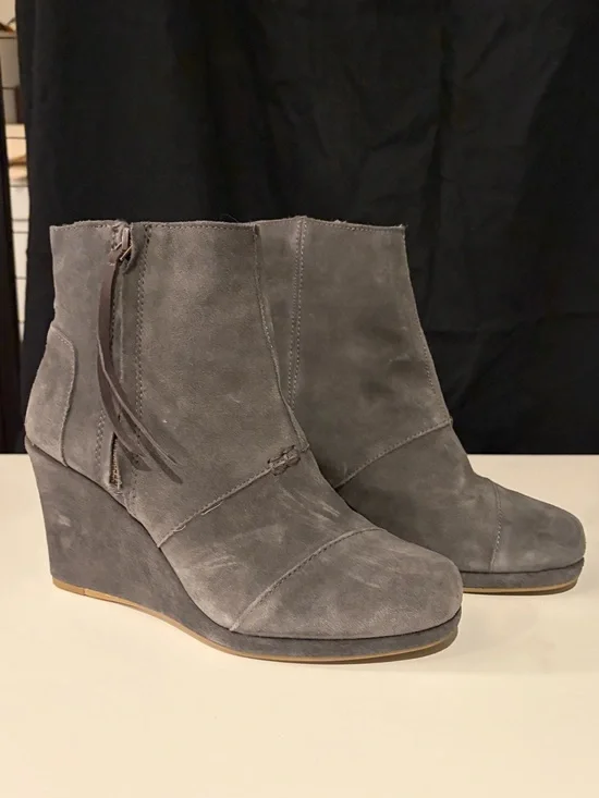 Gray Suede Wedge Ankle Booties  Toms 7.5 zip up