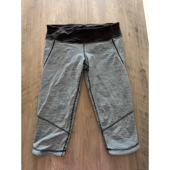Lululemon Run Crop Cycling Leggings 16” SIZE 6 Green Space Dye