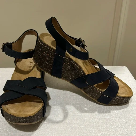 Like New! Poppy cork Wedge suede strap sandals cushion insoles size 37 dark blue