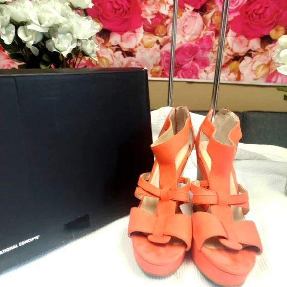 INC Cressidagra Grapefruit Womens Size 9 1/2 Velvet Feel Wedge Sandal