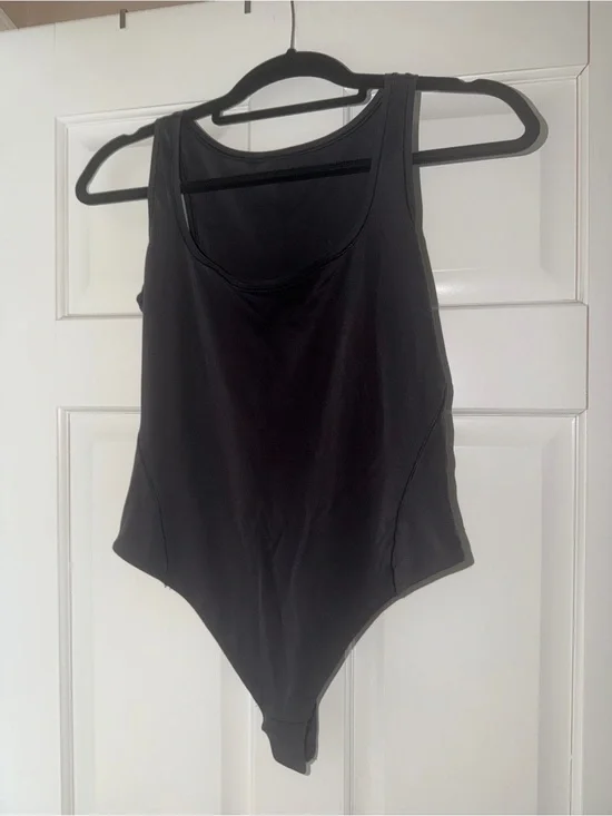 Lululemon Wundermost Black Bodysuit Medium Scoop Neck Like New