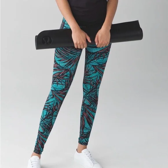 NWOT Lululemon Wunder‎ Under Pant (Hi-Rise) Palm Lace Tofino Teal Multi