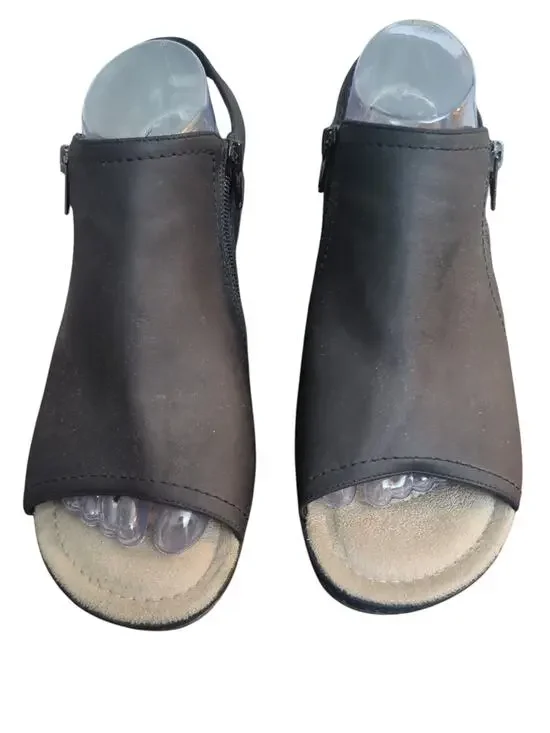 Cliffs by White Mountain Farrell Comfort Wedge Sandals – Women’s 9.5M Minimalist