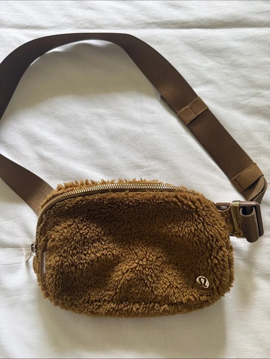 Lululemon Sherpa Belt Bag