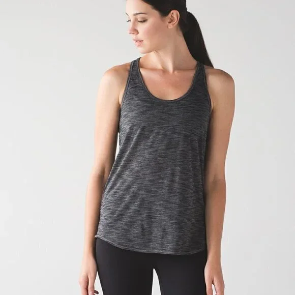 Lululemon Essential Tank - 8/10