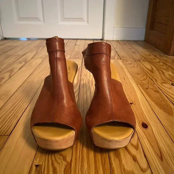 Women's Cognac Brown Berit Leather Peep-Toe Wedge Sandals 7