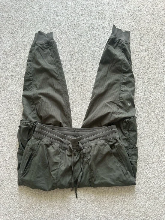 Lululemon Dance Studio Relaxed MR cargo jogger