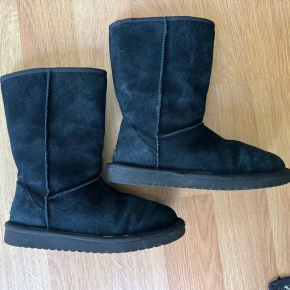Koolaburra by UGG black suede boot sz 8