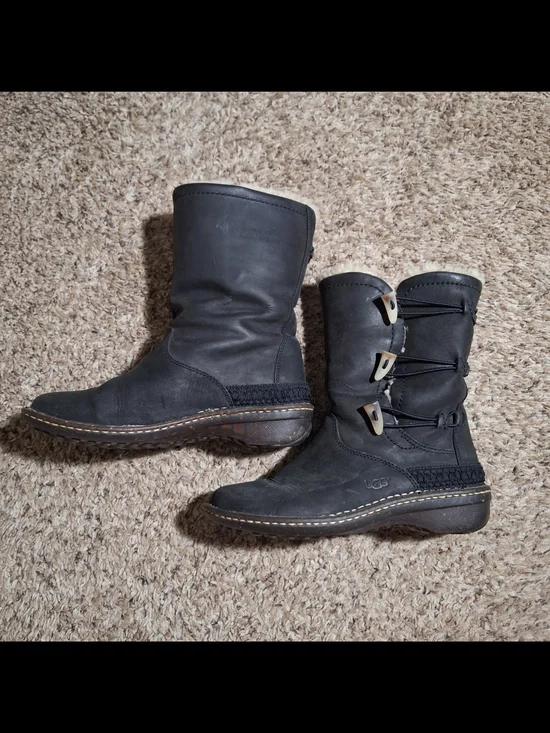 UGG Australia Black Leather Kona Shearling Toggle Boots Size 8