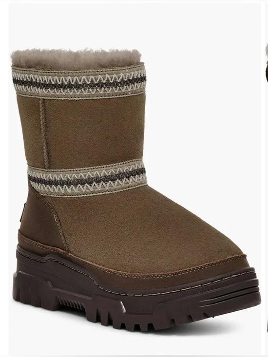 UGG Classic Short TrailGazer Boot chestnut leather waterproof women size 6 BNWT