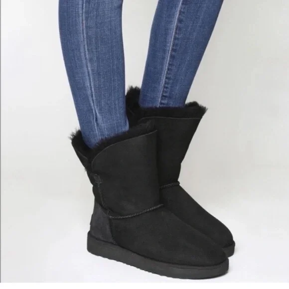 UGG Classic Short Bailey Button Black Winter Boots