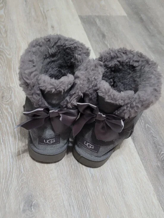 UGG Mini Bailey Bow II ankle boots Grey Winter Boots Size 8