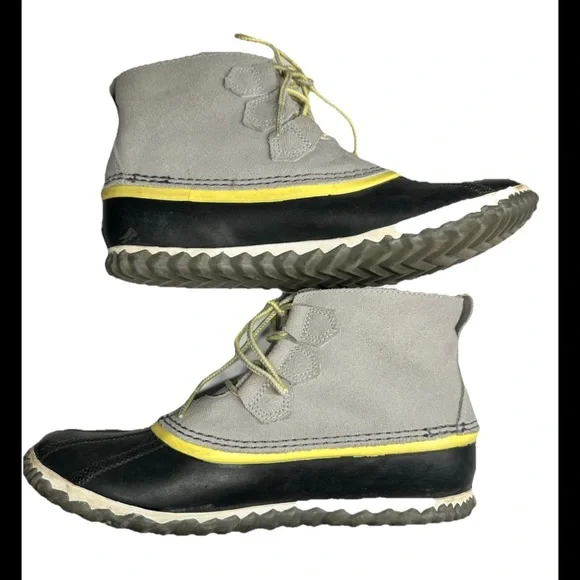SOREL Womens In and Out Gray Black Suede Rubber Ankle Boots Sz 10 Runs small