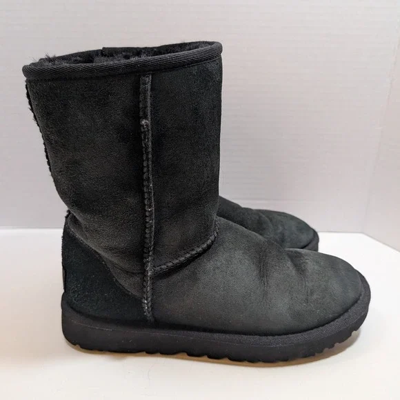 UGG Classic Short‎ Boots Black Suede Shearling Lined Winter Womens 7 Apres Ski