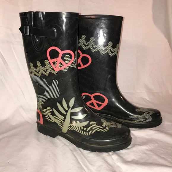CHOOKA Tall Rainboots 10M Black Paper Doll Peace Dove EUC $60 cdw