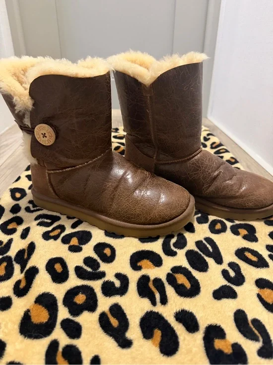 UGG Chestnut leather Shearling Mid-Calf Boot