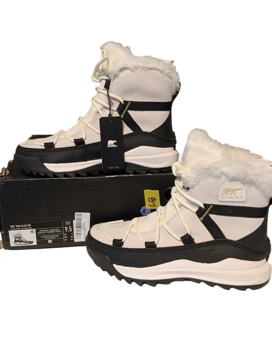 Sorel Ona RMX Glacy WP 1988611-3Sorel Women's White and Black Fur-Trim Snow Boot